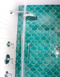 Mermaid Shower Tile, Fish Scale Tile Bathroom Showers, Mermaid Tiles Bathroom, Mermaid Tile Shower Ideas, Bathroom Ideas Turquoise, Scale Tile Bathroom, Fish Scale Bathroom, Bathroom Tile Mosaic, Beach Inspired Bathroom