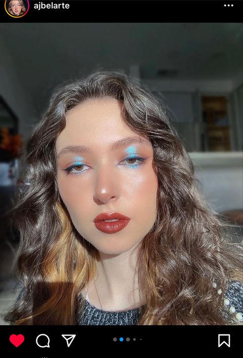 Blue Eyeshadow Red Lipstick, Duo Chrome Eyeshadow Looks, Duochrome Eyeshadow Looks, Pop Of Color Eyeshadow, Duochrome Makeup, Contemporary Makeup, Teal Eyeshadow, Blue Eyeshadow Makeup, Sparkle Eyeshadow