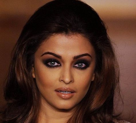 Aishwarya Forthright doesn't have a good ring to it. Makeup For Indian Skin, Mousse Makeup, Brown Smokey Eye Makeup, Black Smokey Eye Makeup, Monolid Makeup, Makeup Recipes, Black Smokey Eye, Black Smokey, Casual Makeup