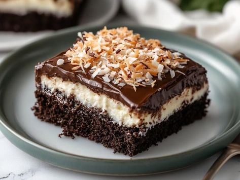 Mounds Bar Cake, Candy Bar Cake Recipes, Homemade Mounds, Mounds Candy, Mounds Bar, Snow Recipe, Candy Bar Cake, Old Fashioned Bread Pudding, Coconut Filling