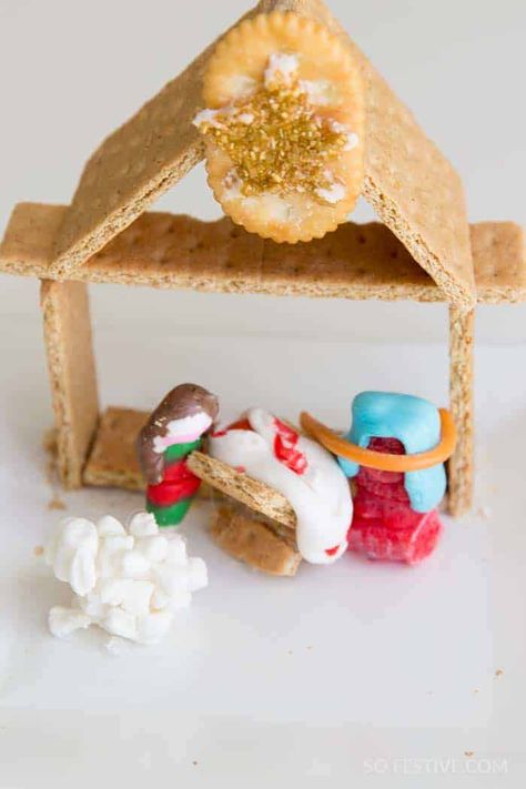 Graham Cracker Gingerbread House Easy, Gingerbread House Tips, Graham Cracker Gingerbread, Graham Cracker Gingerbread House, Christmas Activities For Toddlers, Christmas Sunday School, Nativity Scenes, Nativity Christmas, House Tips