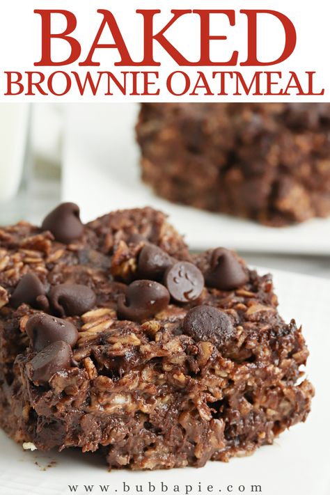 This Baked Brownie Oatmeal is an easy, delicious and nutritious breakfast for any morning of the week. With simple, wholesome ingredients and a few minutes to prepare, it's the perfect way to start your day! Oatmeal Breakfast Brownies, Baked Brownie Oatmeal, Brownie Oatmeal, Brownie Baked Oatmeal, Breakfast Brownies, Healthy Oatmeal Breakfast, Protein Brownies, Chocolate Oatmeal, No Bake Brownies