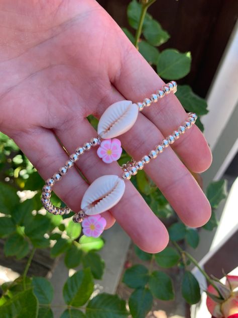 Jewelry Beaded Anklet, Cowrie Shells, Shell Bracelet, Beaded Anklets, Clay Flowers, Cowrie Shell, Diy Crafts Jewelry, Anklet Bracelet, Crafts Jewelry