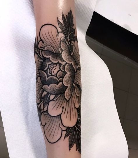 Peony Tattoo Forearm, Blackwork Peony Tattoo, Peony Shoulder Tattoo, Blackwork Peony, Black Flowers Tattoo, Black Line Tattoo, Traditional Tattoo Inspiration, Pumpkin Tattoo, Solid Black Tattoo