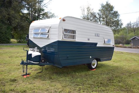 Vintage Camper Trailers For Sale - 1968 Forester Cub 13'. The trailer is small and lite and will fit in most garages. The paint was professionally done a few years back and still looks great.  The electrical, propane and plumbing are in great working order. 12v system charges while driving with the 6 point plug. Forester Camper, Trailer Exterior, Vintage Camper Art, Camping Luxury, Camp Trailers, Camper Repair, Camper Redo, Camper Build, Rv Exterior