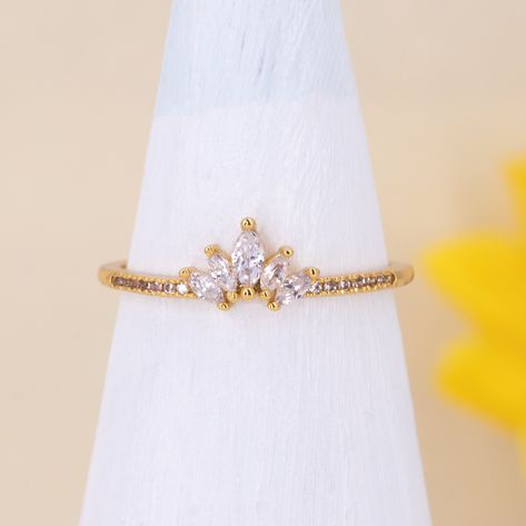 Rapunzel Crown Ring, Tiara Ring Engagement, Princess Promise Rings, Rapunzel Ring, Crown Promise Ring, Rapunzel Crown, Promise Rings For Girlfriend, Rapunzel Wedding, Cute Promise Rings