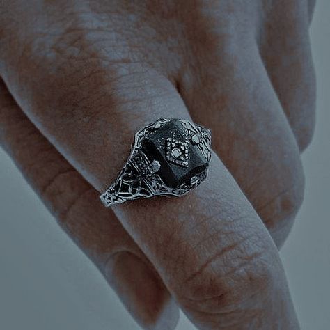 Tvd Shifting, Tvdu Aesthetic, Vampire Diaries Jewelry, Daylight Ring, Emo Jewelry, Stefan And Caroline, Pandora Black, Fandom Jewelry, The Vampire Diaries Characters