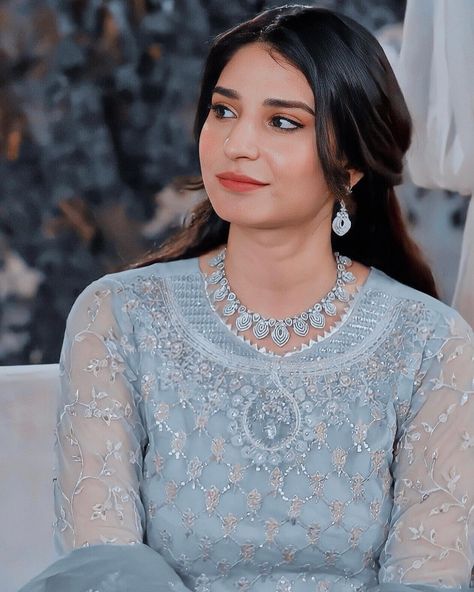 Ramsha Khan Dresses In Hum Tum, Pregnancy Anatomy, Ramsha Khan, Mahira Khan Dresses, Pakistan Dress, Yumna Zaidi, Pakistani Actors, Desi Wedding Dresses, Pakistani Drama