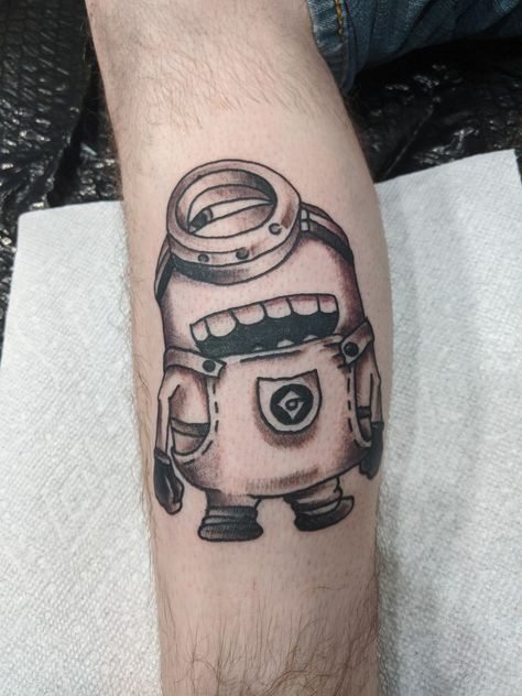 Minions Tattoo Design, Deadpool Tattoo Black And White, Minion Tattoo Ideas, Minion Tattoo, Deadpool Tattoo, Tattoo Black And White, Black And White Images, Old School Tattoo Designs, Japanese Mom