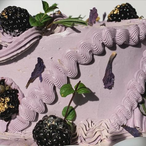 lauren mcgowan | violet bakehouse | rose water sponge fresh blackberries lavender vanilla buttercream adorned with lavender, gold, mint, rosemary, mica, chamomile and borage | Instagram Lavender Cake Aesthetic, Simple Lavender Cake, Blackberry Vanilla Cake, Lavender Cake, Vanilla Buttercream, Dessert Decoration, Rose Water, Rosemary, Pretty Cakes