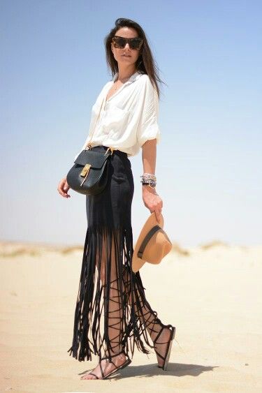 Stylish Fringe Skirt Outfit, Edgy Summer Outfits, Edgy Summer, Trendy Items, Net Fashion, Bohemian Mode, Mode Boho, Black Handbag, Moda Boho