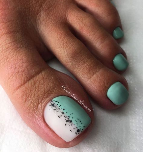 These 22 Spring Toe Nail Colors Are Back Just In Time For The Season Teal Pedicure, Spring Toe Nail Colors, Nails Beachy, Blue Summer Nails, Toe Nail Colors, Beach Nail, Toe Nail Color, Beach Nails, Just In Time