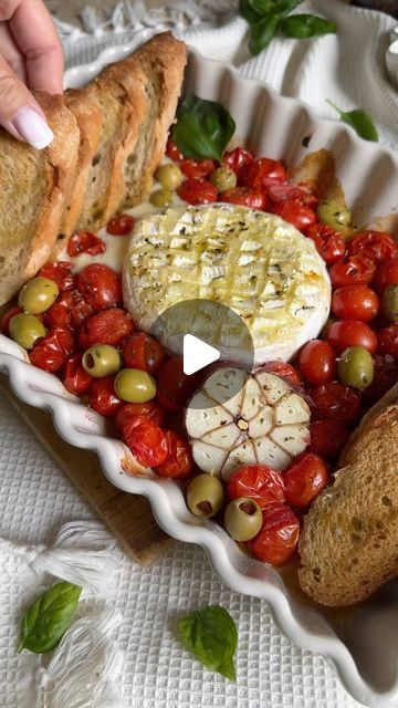 Baked Camembert Recipe, Brie Appetizers, Camembert Recipes, Baked Camembert, Creamy Tomato Soup, Dance With Me, Cheese Dishes, Cheese Appetizers, Super Bowl Food