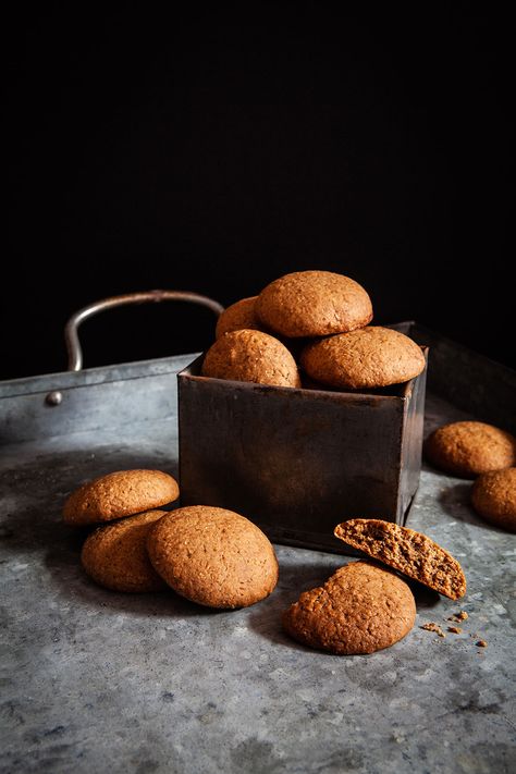 Eliza’s 18th-century gingerbread | Biscuit recipes | SBS Food 18th Century Food, 18th Century Recipes, 1700s Food, Georgian Christmas, Nz Recipes, Colonial Recipes, Easy Gingerbread Cookie Recipe, Historical Cooking, Colonial Recipe