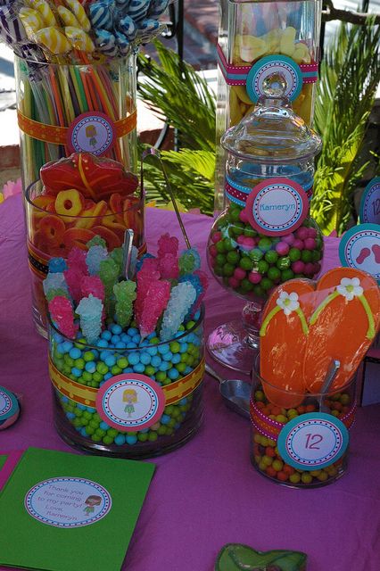 Love this Luau Candy Buffet idea.  Using this for my daughters 13th birthday. Party Food Dinner, Aloha Party, Luau Birthday Party, Hawaiian Luau Party, Hawaiian Birthday, Luau Theme, Luau Birthday, 13th Birthday Parties, Hawaiian Theme