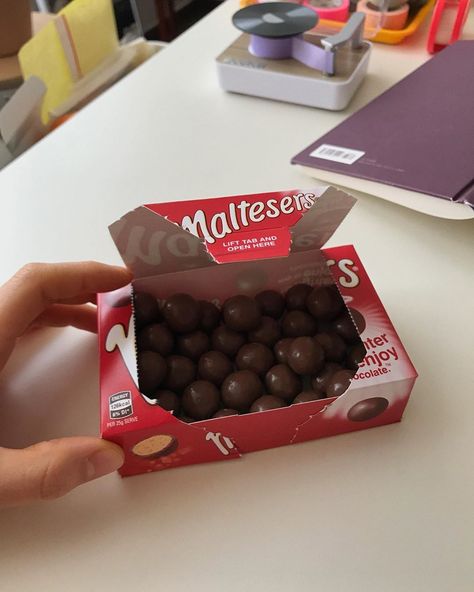 Maltesers Aesthetic, Maltesers Chocolate, Chocolate Aesthetic, Cute Snacks, Delicacy Food, Lunch Box Recipes, Food Obsession, Yummy Food Dessert, Pretty Food