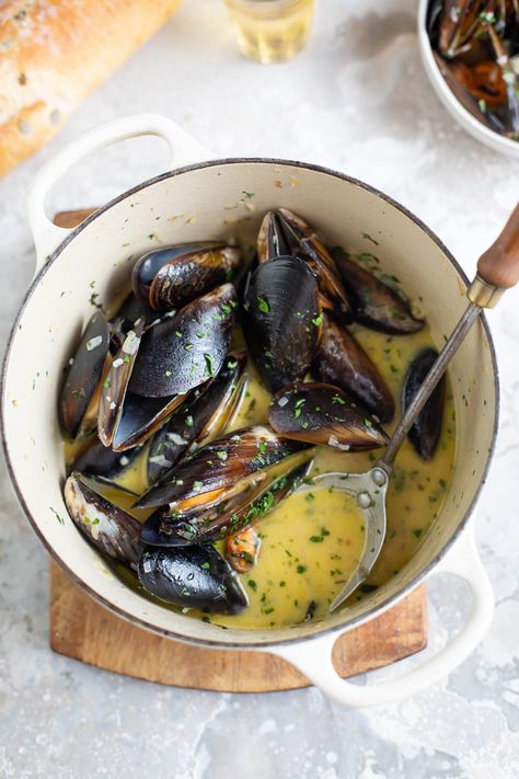 Mussels Recipe White Wine, Easy Mussels Recipe, Mussels Recipe, Seafood Appetizers, Sunday Lunch, Seafood Dinner, Sea Food, Fish Dishes, Cream Recipes