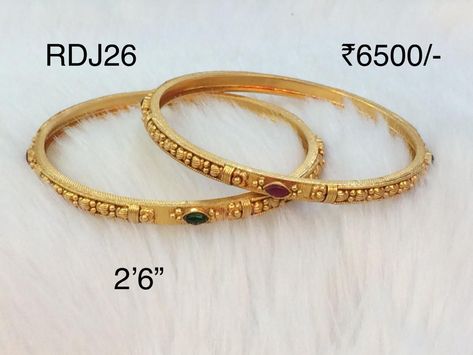 Simple Gold Bangle, Plain Gold Bangles, Fashion Jewelry Necklaces Gold, Gold Jewelry Prom, 22k Gold Bangles, Nose Ring Jewelry, Rajasthani Art, Ladies Bangles, Antique Necklaces Design