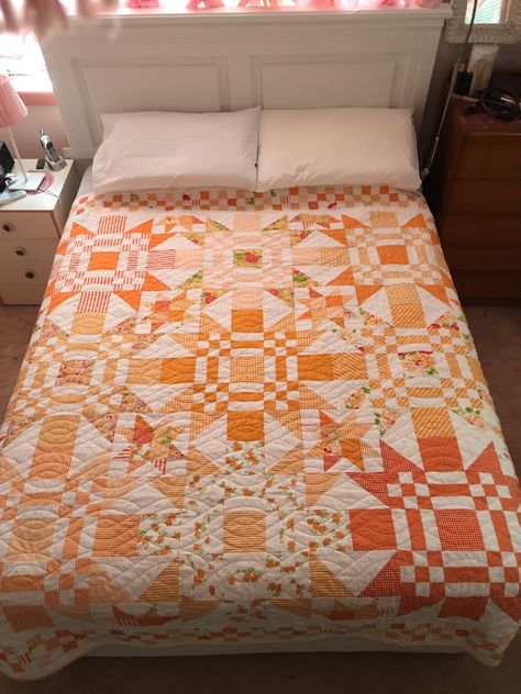 Lynda in Wonderland: Starry Orange Letter Day Quilt Scrappy Binding, Red Pepper Quilts, Patchwork Chair, Orange Quilt, Two Color Quilts, White Quilts, Cot Quilt, Start Quilting, Rainbow Quilt