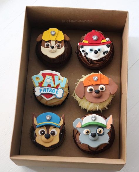 Chase Cupcakes Paw Patrol, Paw Patrol Cupcakes Ideas, Paw Patrol Cupcake Cake, Cupcakes Paw Patrol, Paw Patrol Cups, Birthday Cupcakes Boy, Paw Patrol Cupcakes, Charlotte Cake, Fondant Cakes Birthday