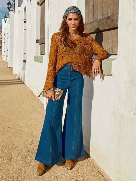 Women's Pants | Altar'd State Flare Pants Boho, Wide Leg Flare Pants, Moda Hippie, Look Boho Chic, Fest Outfits, 70s Inspired Fashion, Mode Hippie, 70s Outfits, 70’s Fashion