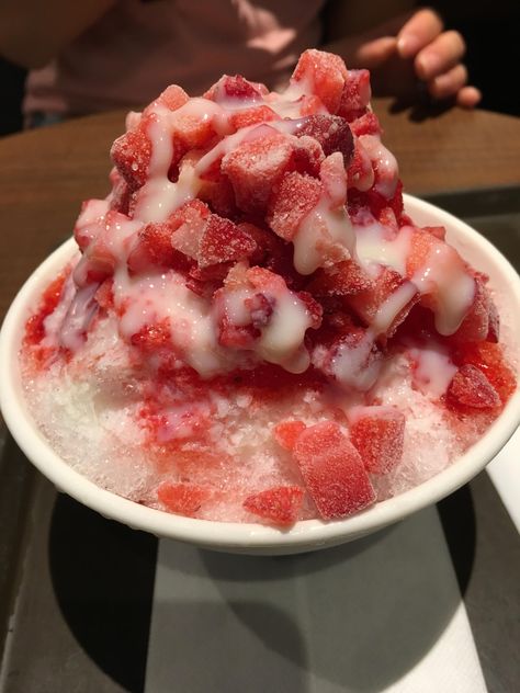 Shave Ice Aesthetic, Kakigori Aesthetic, Shaved Ice Aesthetic, Taiwanese Shaved Ice, Minuman Seger, Shaved Ice Cream, Shaved Ice Recipe, Snow Cones Recipes, Shave Ice