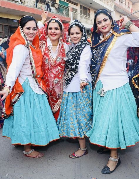 Haryanvi Traditional Dress, Haryanvi Dress, Haryana Village, Haryanvi Culture, Army Lover, Indian Classical Dancer, Yoga Studio Decor, Famous Dress