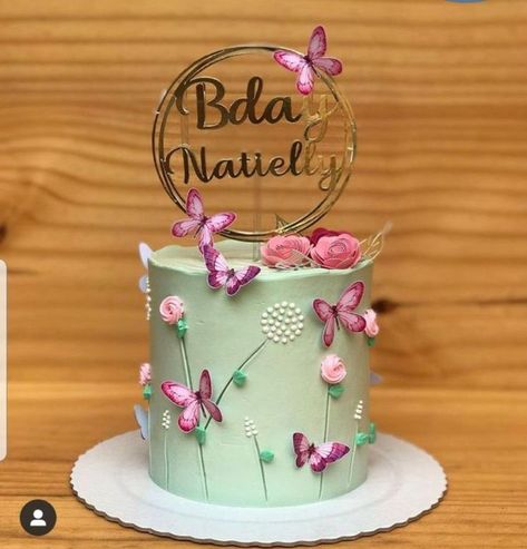 Cakes Decorating Ideas, Butterfly Theme Cake, Birthday Drip Cake, Flower Cake Design, Modern Birthday Cakes, Cakes Decorating, Christmas Cake Pops, Elegant Birthday Cakes, Spring Cake