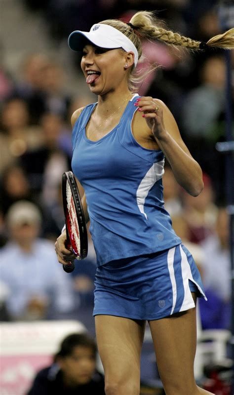 Anna Kournikova Today: Where Is Tennis Aesthetic, Anna Kournikova, Tennis Skirt Outfit, Ladies Tennis, Tennis Tournaments, Runner Girl, Tennis Fashion, Play Tennis, Gym Tops