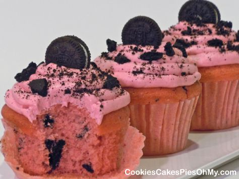 Strawberry Oreo Cupcakes Strawberry Oreos, Cupcake Frosting Recipes, Oreo Frosting, Cookie Cake Pie, Oreo Cupcakes, Oreo Recipes, Soft Foods, Strawberry Cupcakes, Oreo Cake