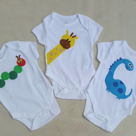 Baby onesies for a soon-to-be mama for her baby shower :) Felt Books, Felt Gifts, Baby Shawer, Baby Top, Felt Baby, Baby Sprinkle, Baby Body, Baby Grows, Shop Handmade