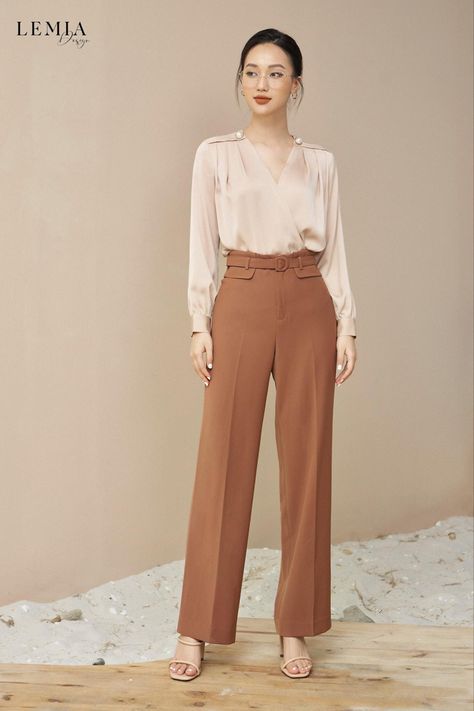 Slacks Formal Women, Formal Pants Women Classy, Tops For Wedding Guest, Formal Pants Outfit, Formal Shirt Design, Office Wear Outfit, Smart Casual Women Outfits, Outfits Gorditas, Modest Casual Outfits