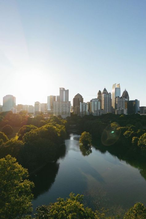 Atlanta's beauty finds its natural stage just beyond the urban bustle 🌳⛲ Lush green landscapes, shimmering lakes and captivating skyline views await in Piedmont Park. They offer the perfect balance between tranquility and excitement in the heart of the city 💚 📸: saltfatacidpete via IG Green Landscapes, Atlanta Skyline, Piedmont Park, Beauty Finds, Skyline View, Green Landscape, Modern City, Lush Green, The Urban