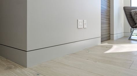 Flush Baseboard Modern, Minimal Baseboard, Base Board Ideas Modern, No Baseboard Walls, Baseboard Ideas Modern, Baseboard Modern, Recessed Baseboard, Flush Baseboard, Baseboard Design