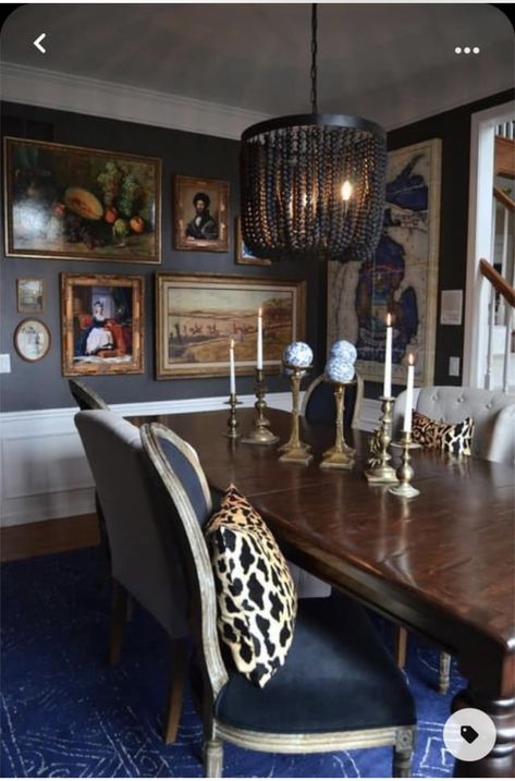 Moody Dining Room, Dark Dining Room, Interior Design Dining, Eclectic Dining Room, Eclectic Dining, Dining Room Wallpaper, Dining Room Remodel, Interior Design Dining Room, Dining Room Inspiration