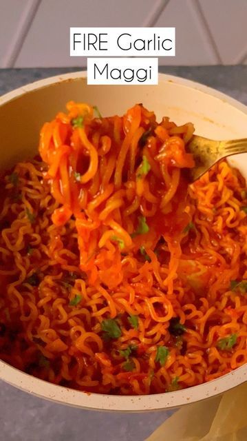 Spicy Maggie Recipe, Spicy Maggi Recipes, Garlic Maggie, Maggi Recipes, Red Chilli Powder, Spicy Noodles, Spicy Food, Red Chilli, Chilli Powder