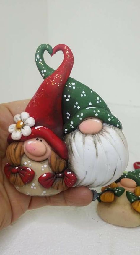 Clay Christmas Decorations, Clay Fairy House, Diy Air Dry Clay, Polymer Clay Ornaments, Clay Fairies, Christmas Clay, Polymer Clay Christmas, Clay Crafts Air Dry, Gnomes Crafts