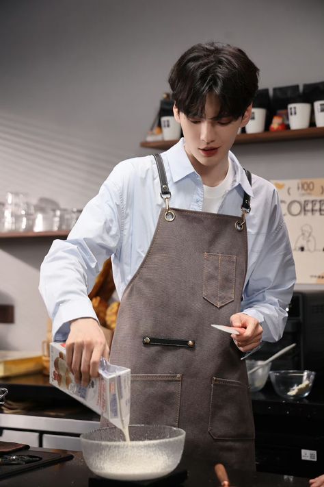 Barista Pose, Interaction Poses, Vampire Cafe, Baking Drawing, Fairy Vampire, Barista Outfits, Bi Wenjun, Draw Reference, Coffee Book