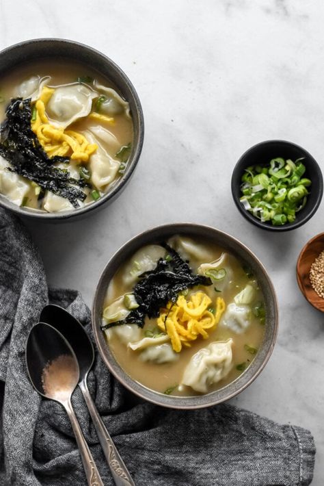 Mandu Guk, Korean Rice Cake Soup, Kid Friendly Soup, Soup With Dumplings, Rice Cake Soup, Korean Soup, Korean Rice Cake, Korean Rice, No Egg Pancakes