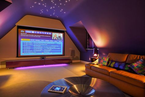 Incredible Loft Cinema Conversion: Media room by New Wave AV Attic Game Room, Gamer Room Diy, Modern Media Room, Game Room Lighting, Small Kids Room, Gamer Room, Couple Bedroom, Trendy Bedroom, Salou