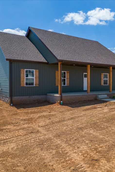 Spruce up your siding and go bold! Dark green siding (color Spruce) with cedar and black accents. Big fan of the dark exteriors. Black Siding Cedar Accents, Green Vinyl Siding House, Green Siding House Exterior Colors, Dark Green Siding, Masculine Farmhouse, Dark Green House Exterior, Green Siding House, Green Vinyl Siding, Vinyl Siding House