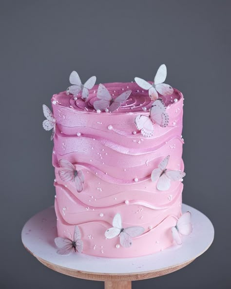 Pastel Butterfly Cake, Butterfly Cake Ideas, 14th Birthday Cakes, Butterfly Birthday Cakes, Beautiful Cake Designs, Cake Mini, Butterfly Cake, Mini Cakes Birthday, Birthday Cakes For Women