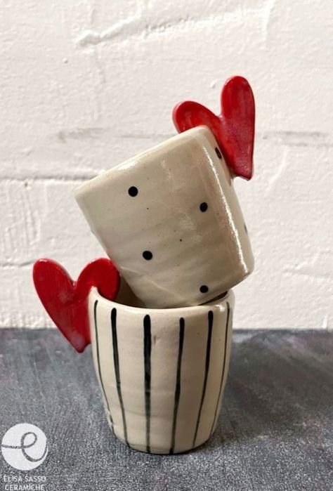 Ceramic Ideas Beginner, Pottery Without A Wheel, Diy Ceramic Ideas, Ceramics Art Ideas, Diy Ceramic Mugs, Ceramica Artesanal Ideas, Clay Mug Designs, Beginner Pottery Ideas, Ceramic Pottery Art Ideas