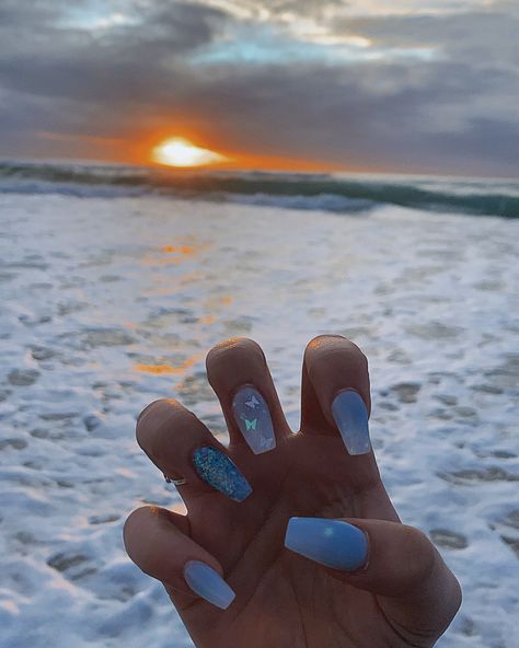 Sparkles and butterflies�😍 Teal Nails, White Bow, Mens Flip Flop, Butterflies, Sparkle, Nails, White