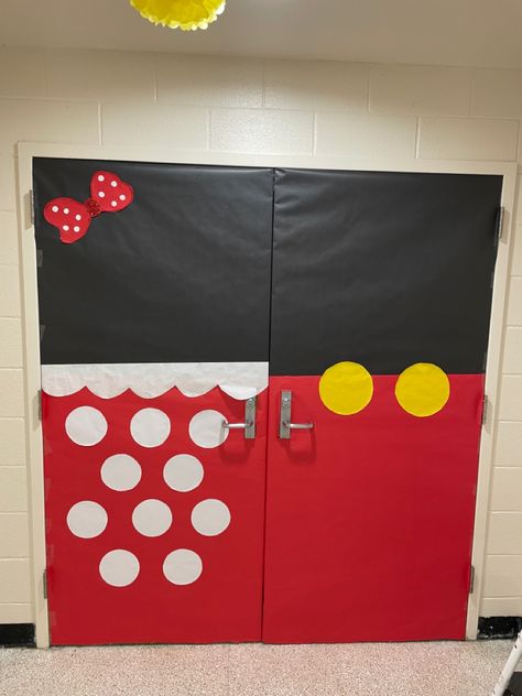 Teacher Door, Teacher Doors, Library Lessons, Mickey And Minnie, Bulletin Board, Natal