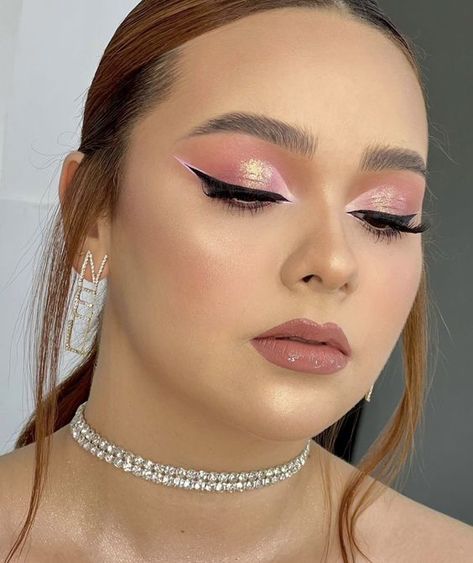 #makeuptrends #beautyinspo #makeupgoals #makeuplover #makeupaddict #makeupobsessed #makeupjunkie #makeuplooks #makeupideas #makeupinspiration #makeuptips #makeupartist #makeupcommunity #makeupoftheday #makeuplife Concert Cool Outfit, Pink Glam Makeup Looks, Makeup Rosado, Social Glam Makeup, Makeup Rosa, With And Without Makeup, Coachella Makeup, Makeup Ojos, Makeup For Black Skin