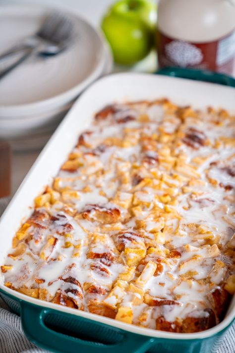 Apple Fritter Breakfast Casserole Buttery Breakfast Casserole, Apple Fritter Breakfast Casserole, Apple Cinnamon Croissants, Apple Croissant, Croissant Breakfast Bake, Croissant Bake, Breaking Fast, Caramel Apple Dump Cake, Banana Bread Pudding