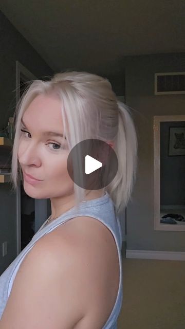 Jillian Jane on Instagram: "My favorite Hack for a full ponytail in fine hair #diyhairschool #realhair #finehairtips #easyhairstyles #thinhairtips #ponytailtutorial" Easy Ponytail Hairstyles For Fine Hair, Ponytail Hacks For Fine Hair, Hair Hacks Shoulder Length, Ponytail Shoulder Length Hair, Ponytail Hacks For Medium Hair, Ponytails For Fine Hair, Pony Tail Short Hair, Full Ponytail Trick, Shoulder Length Hair Ponytail