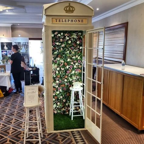 Message Booth, Diy Phone Booth, Flower Booth, Perfume Experience, Business Room, Wedding Phone, Paris Prom, Boda Ideas, Audio Guest Book