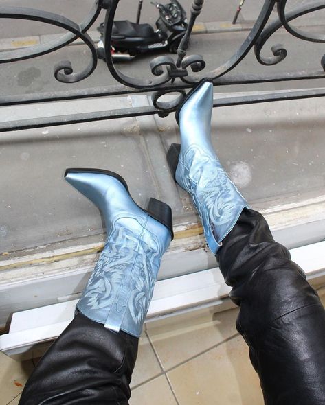 Jeffrey Campbell on Instagram: “Kick back and relax metallic blue DAGGET is back in stock 🏍” Blue Cowboy Boots Outfit, Blue Cowboy Boots, Devil Wears Prada, Leather Western Boots, Western Boots Women, Western Boot, Metallic Blue, Back In Stock, Mid Calf Boots